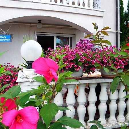 Kristaly Apartman Heviz Ngoại thất bức ảnh