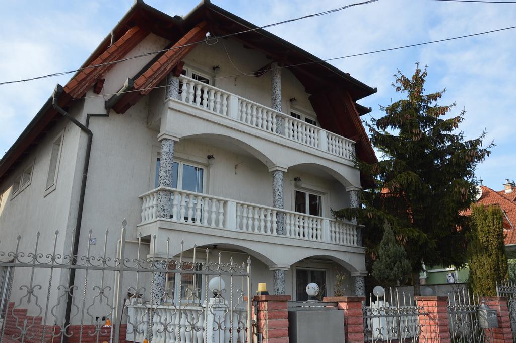 Kristaly Apartman Heviz Ngoại thất bức ảnh