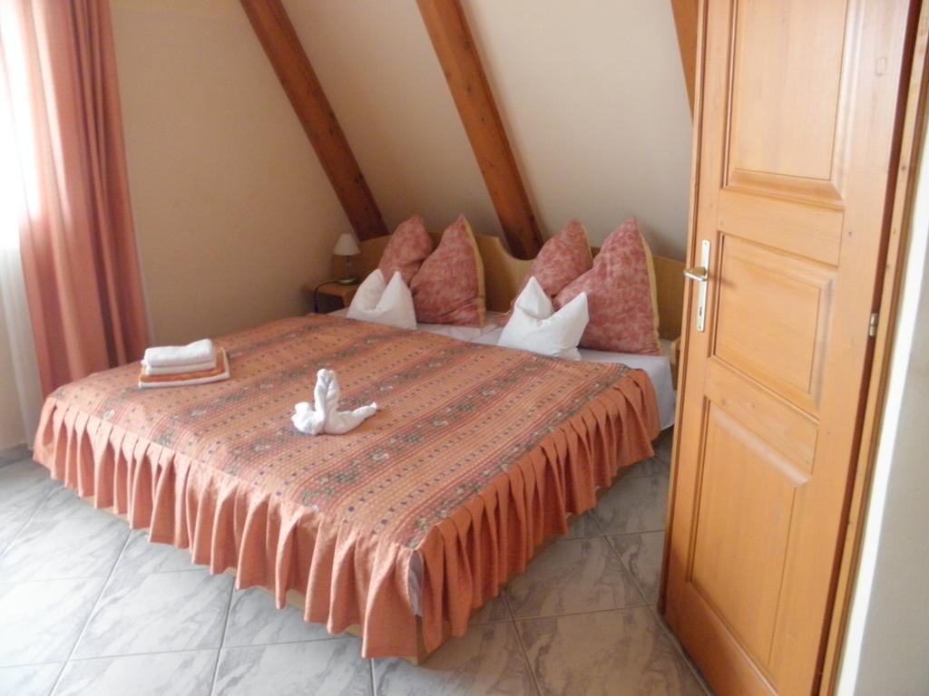 Kristaly Apartman Heviz Ngoại thất bức ảnh