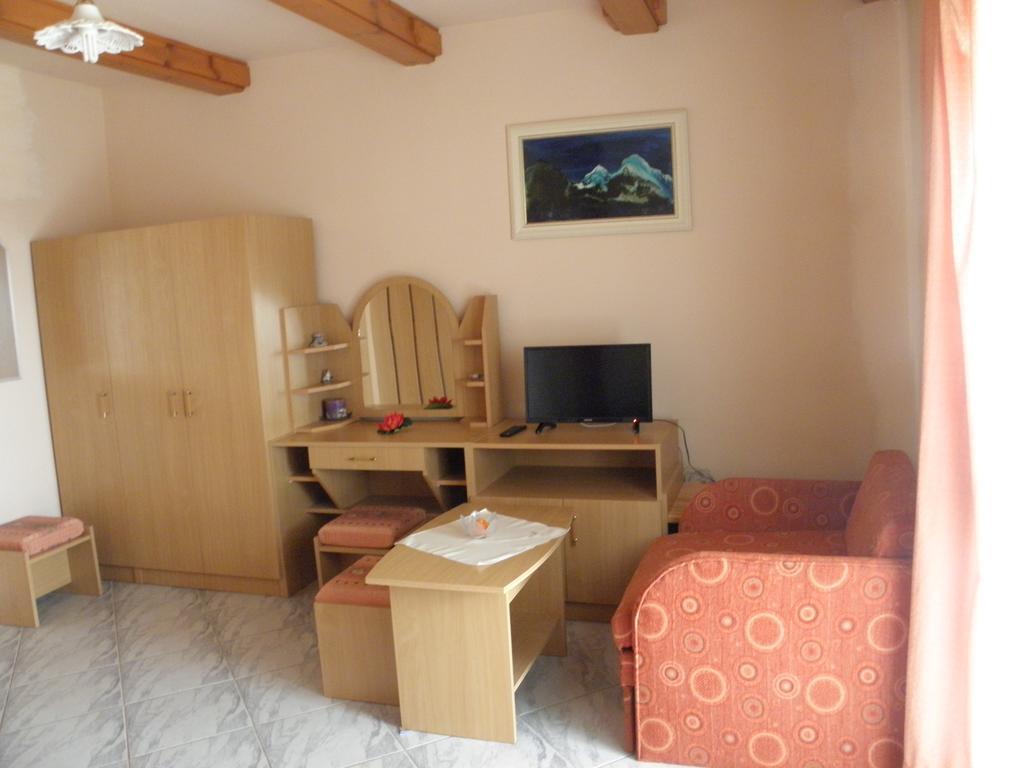 Kristaly Apartman Heviz Ngoại thất bức ảnh