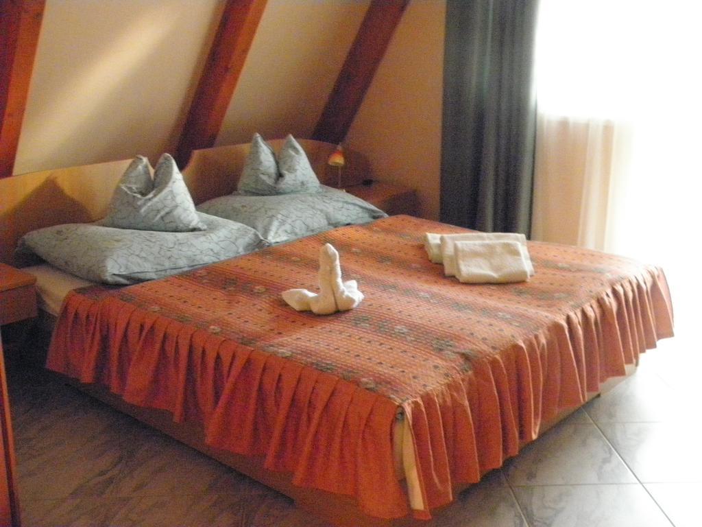 Kristaly Apartman Heviz Ngoại thất bức ảnh