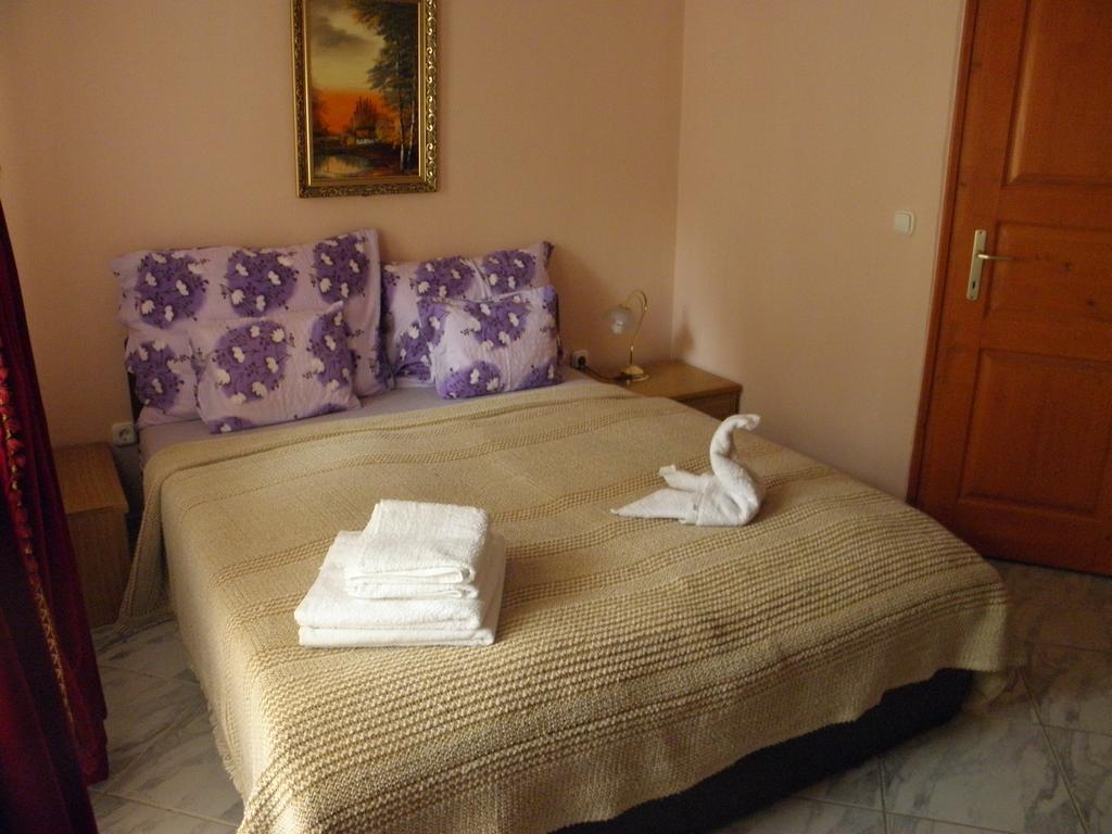 Kristaly Apartman Heviz Ngoại thất bức ảnh