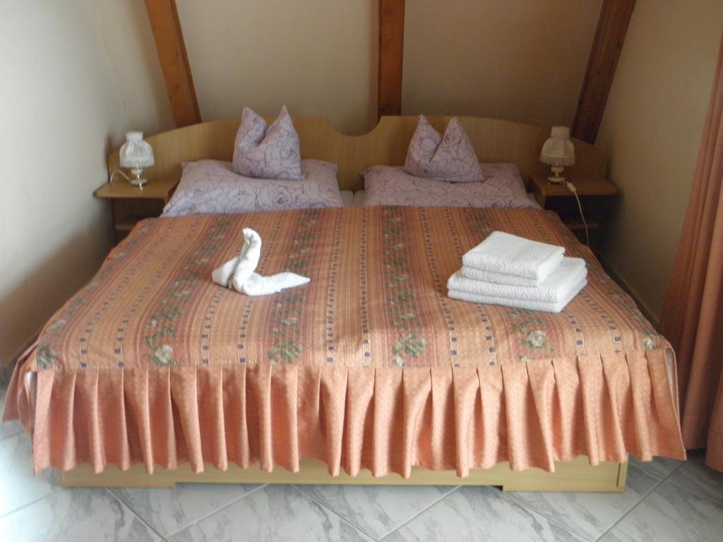 Kristaly Apartman Heviz Ngoại thất bức ảnh