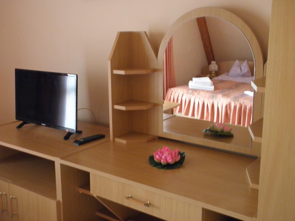 Kristaly Apartman Heviz Ngoại thất bức ảnh