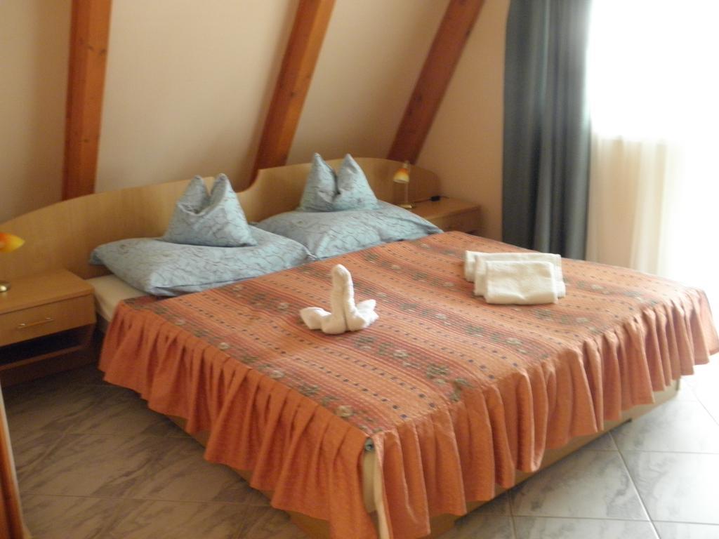 Kristaly Apartman Heviz Ngoại thất bức ảnh