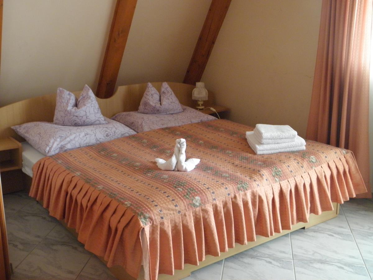 Kristaly Apartman Heviz Ngoại thất bức ảnh